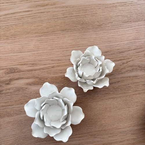 Set of white ceramic candles new with minimal design