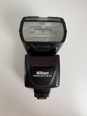 Nikon SpeedLight SB-700 flash unit