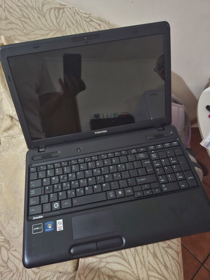 Toshiba laptop, needs service, screen not working