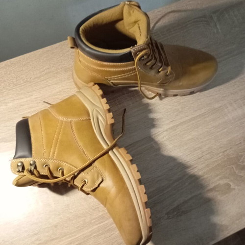 Boots camel color size 43 like new