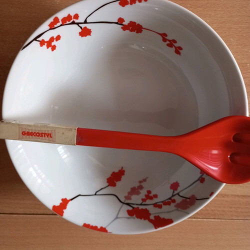 Salad bowl and platter new with serving spoons, 23cm diameter