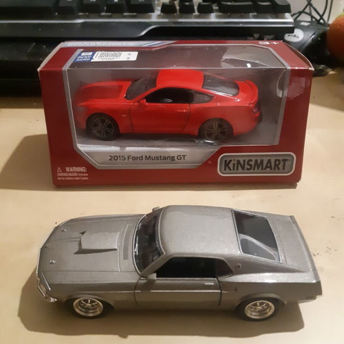 Ford Mustang toy car set 1/32 scale with pullback mechanism