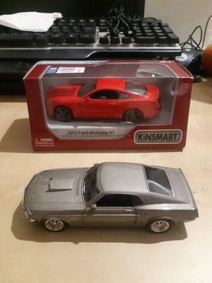 Ford Mustang toy car set 1/32 scale with pullback mechanism