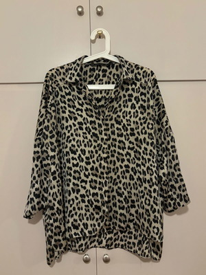 Zara leopard shirt used, size medium