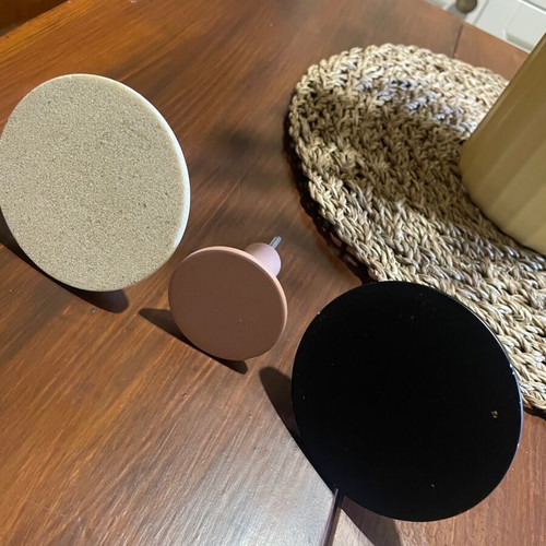 Round wall hooks like new, 3 sizes and colors