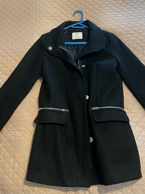 Bershka women's black coat like new, warm with lining