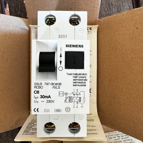 Siemens 5SU3747-0KW06 residual current circuit breaker new, 30mA 2P 230VAC