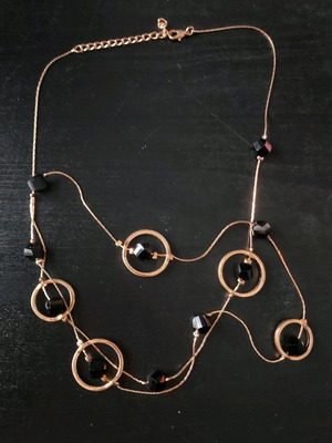 Necklace like new in excellent condition