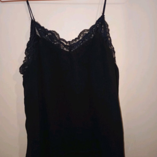 Women's elegant camisole top with lace and lining like new, black