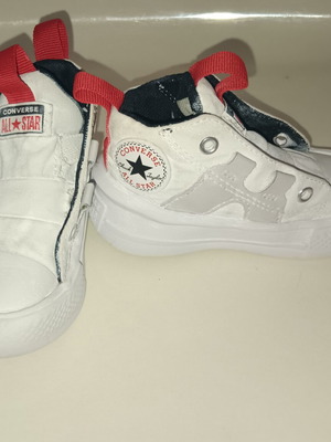 Παπούτσια Converse All Star μέγεθος 22 μεταχειρισμένα, λευκά χωρίς κορδόνια