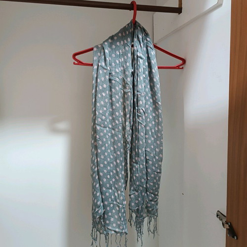 Scarf like new