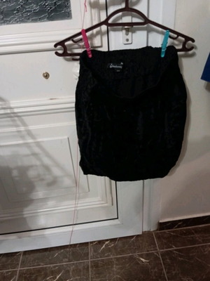 Stradivarius women's mini skirt black like new with velvety texture