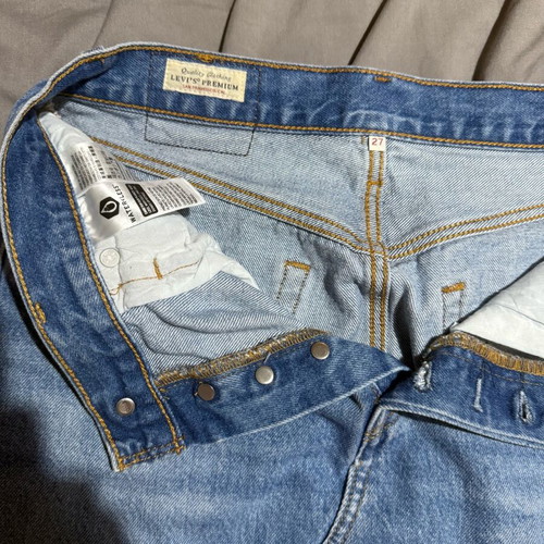 Levi's women's denim skirt, size 27, blue