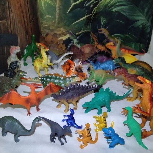 Dinosaur figures like new, set of 31
