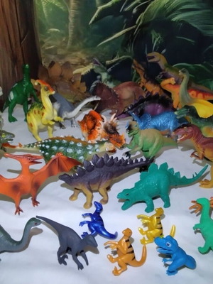 Dinosaur figures like new, set of 31