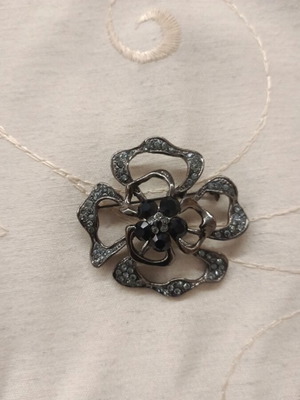 Brooch new, black and silver flower design, 5.5 cm diameter