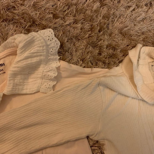 Kiabi bodysuits used, 18 months, thin with collar and thick cotton turtleneck