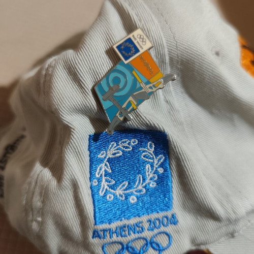 Olympic Games 2004 Archery Hat like new with original pin