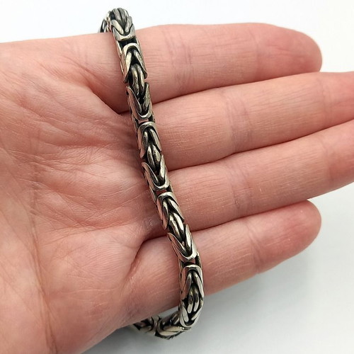 Silver 925 Hand Chain like new with intricate design