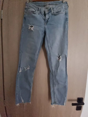 Zara distressed women's jeans used, size S