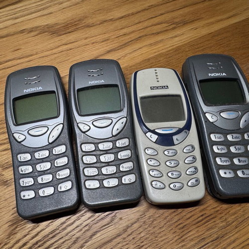 Pack of 7 old Nokia phones without chargers