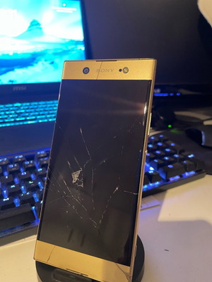 Sony Xperia XA1 Plus μεταχειρισμένο με ραγισμένη οθόνη