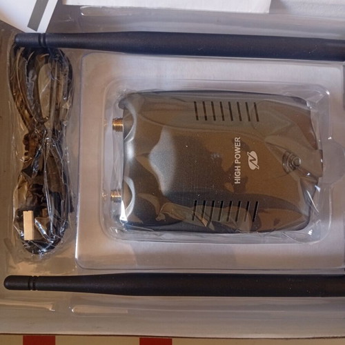 USB WiFi Adapter High Power 3000mW with 2 Antennas like new