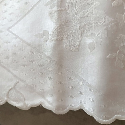 Vintage satin white embossed double blanket like new 260x260