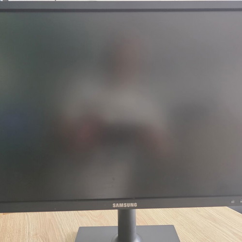 Samsung Monitor 24" Like New With Adjustable Height And Rotating Stand