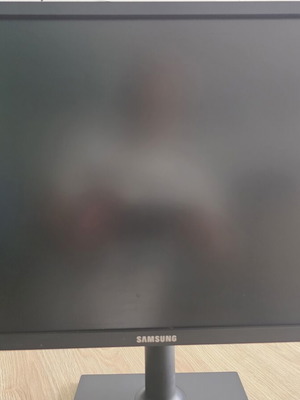 Samsung Monitor 24" Like New With Adjustable Height And Rotating Stand