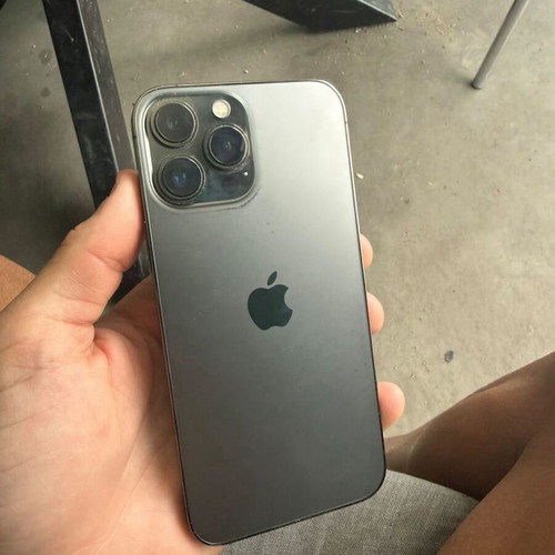 IPhone 13 Pro Max black, like new, 128GB with minor screen crack