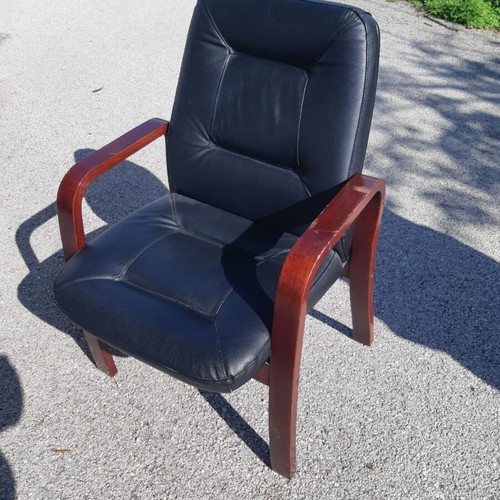 Leather chair with wooden arms and legs like new, ideal for office