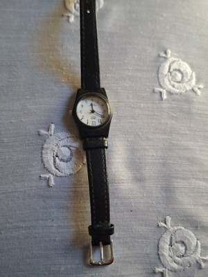 Q&Q Quartz women's watch like new, 10 BAR water resistant