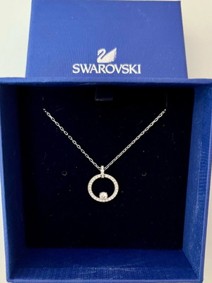 Ολοκαίνουργιο μενταγιόν Swarovski Constella