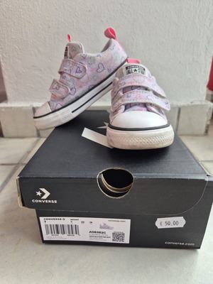 Converse All Star Rave Lilac Shoes with Hearts and Velcro Closure like new