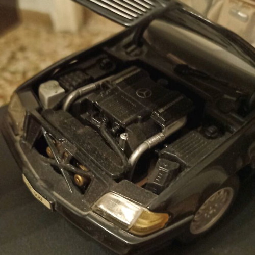 Mercedes SL 500 1:18 vintage model like new