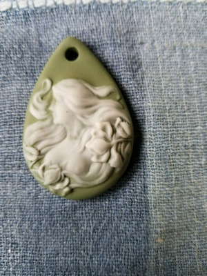 English cameo vintage 60s like new