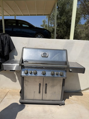 Napoleon Rogue SE 625 RSIB gas grill