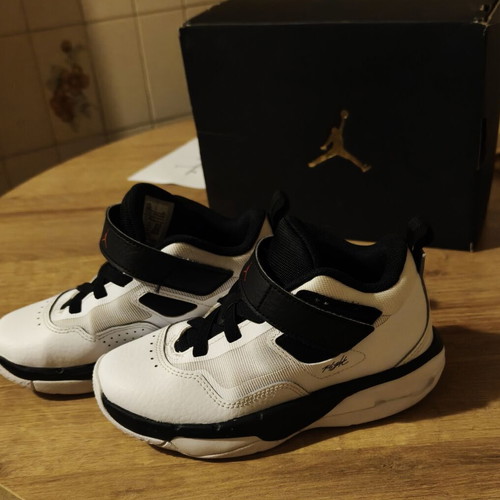 Jordan Stay Loyal 3 kids shoes used, size 29.5, black and white