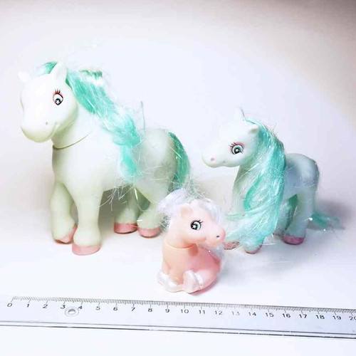 Pony plastic toy set used, ponies