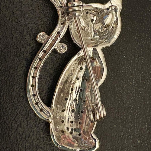 Cat brooch like new, silver color, women's