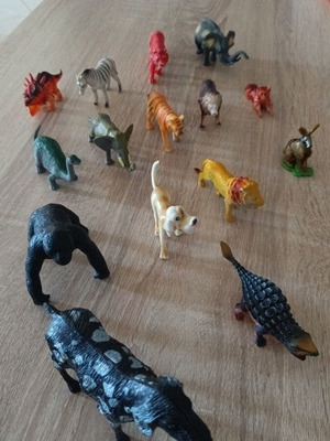 Animal figures used, pack of 15, farm and jungle