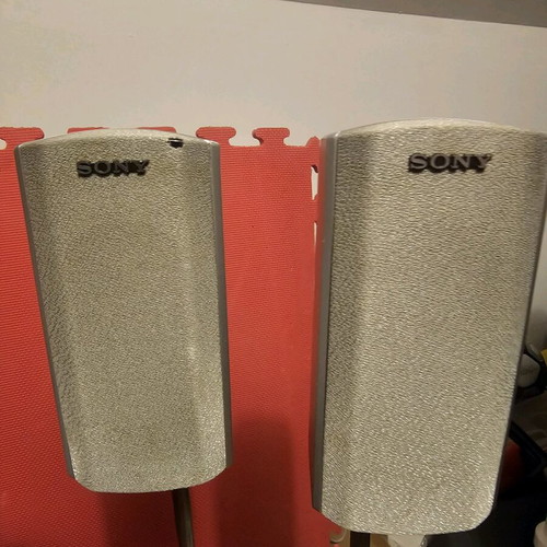Speakers like new with tear on the fabric