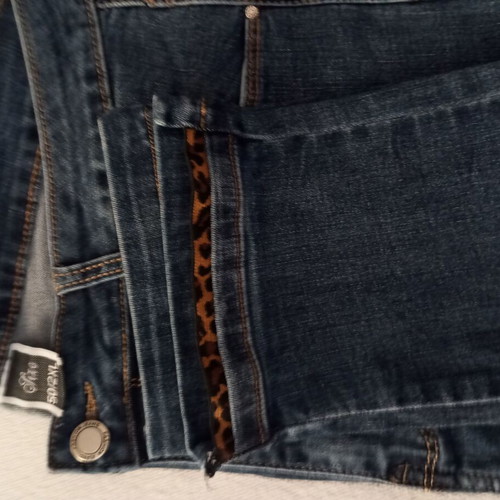 Slim fit blue jeans with leopard detail at hem