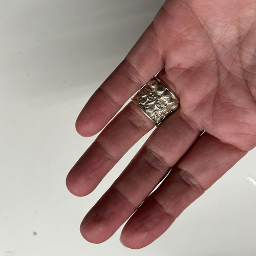 Silver ring vintage, like new condition