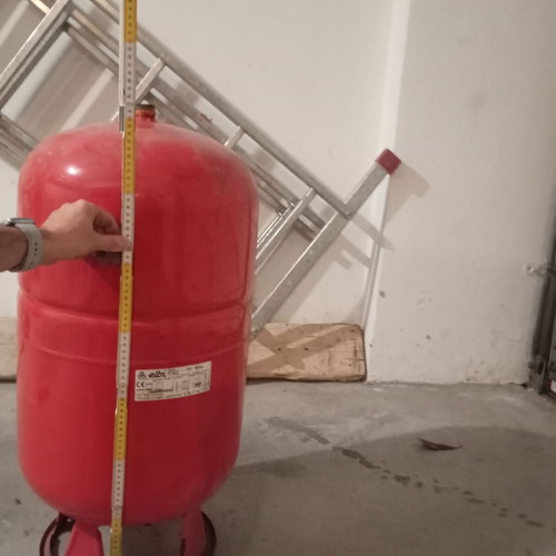 Expansion tank 80lt used with damage