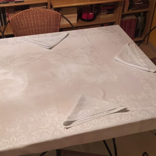 Vintage damask tablecloth set with 6 used napkins