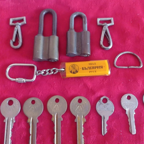 Vintage keys and hand-forged nails used, lot of 40 items