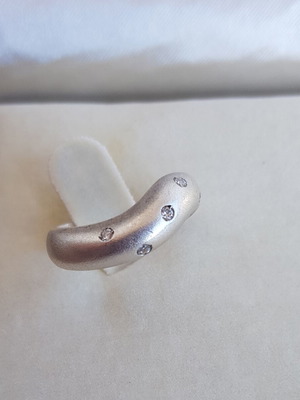 Wavy silver 950 ring used with zircon, size 52