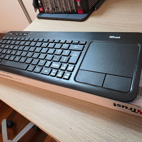 Trust Veza Wireless Keyboard with Touchpad like new, Greek layout